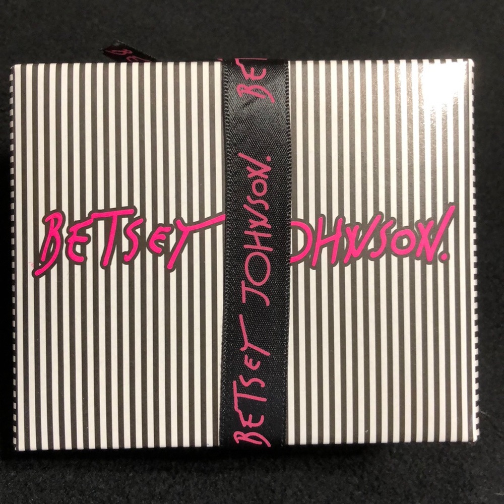 🆕 Betsey Johnson Boxed Crew Socks - Picture 5 of 6